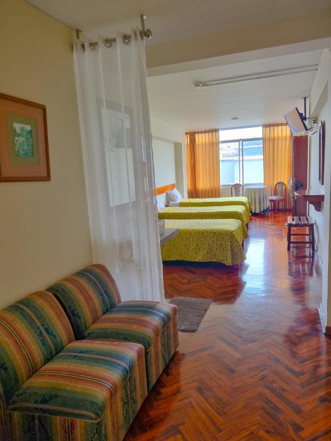 Hostal Solari Trujillo Eksteriør billede